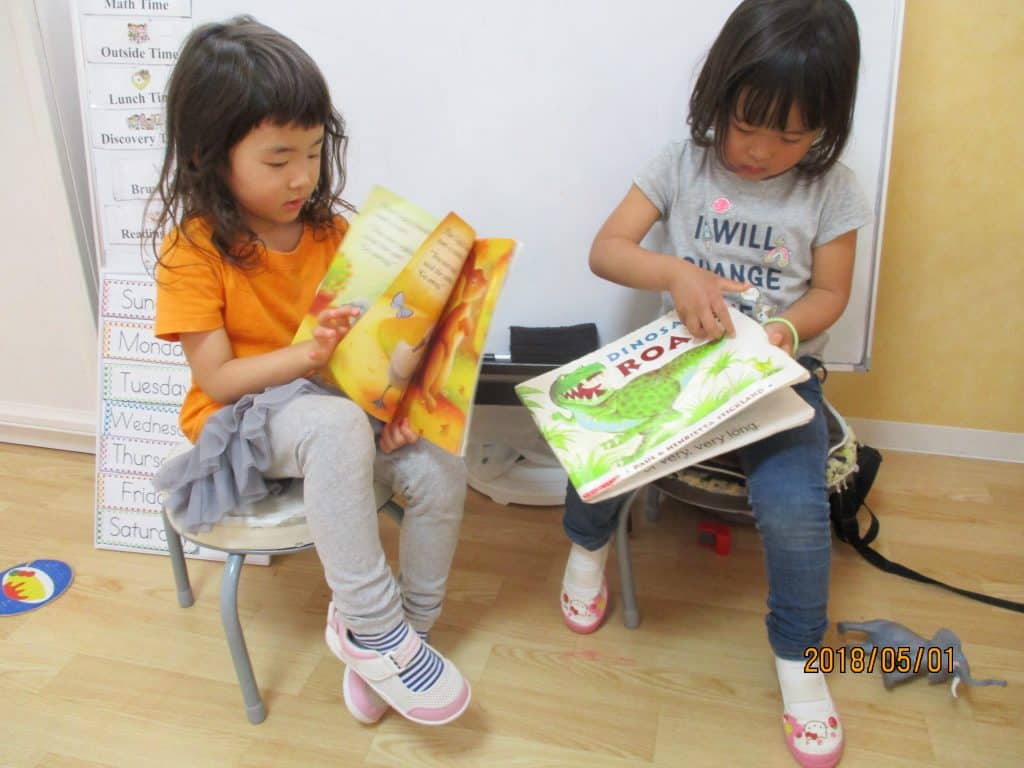 IMG_5324 Children helping one another explore reading