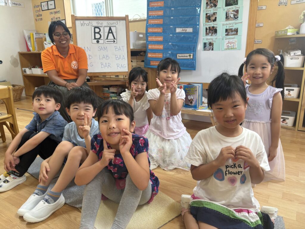 長久手のディスカバリーインターナショナルスクールでフォニックスを学ぶ子どもたち(サタデースクール) 名古屋のディスカバリーインターナショナルスクールでフォニックスを学ぶサタデースクールの子どもたち